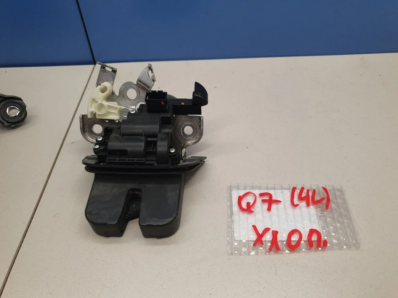 Замок багажника для Audi Q7 4L 2005-2015