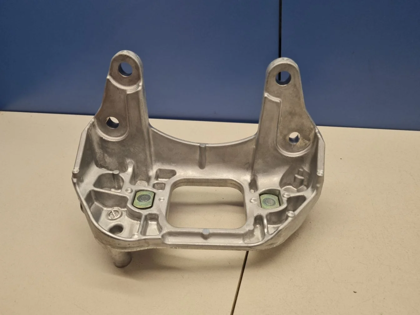 Кронштейн КПП левый для Nissan Qashqai J11E 2014-