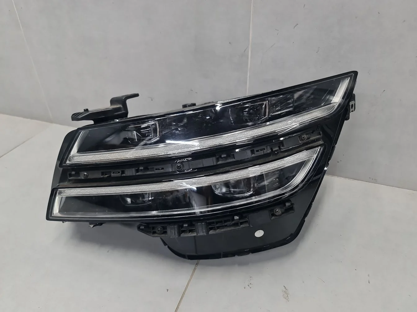 Фара левая для Genesis G80 2016-2020