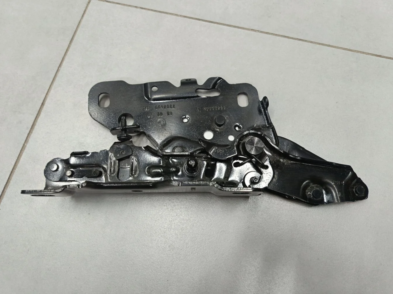 Петля капота левая для BMW X3 G01 G08 2017-