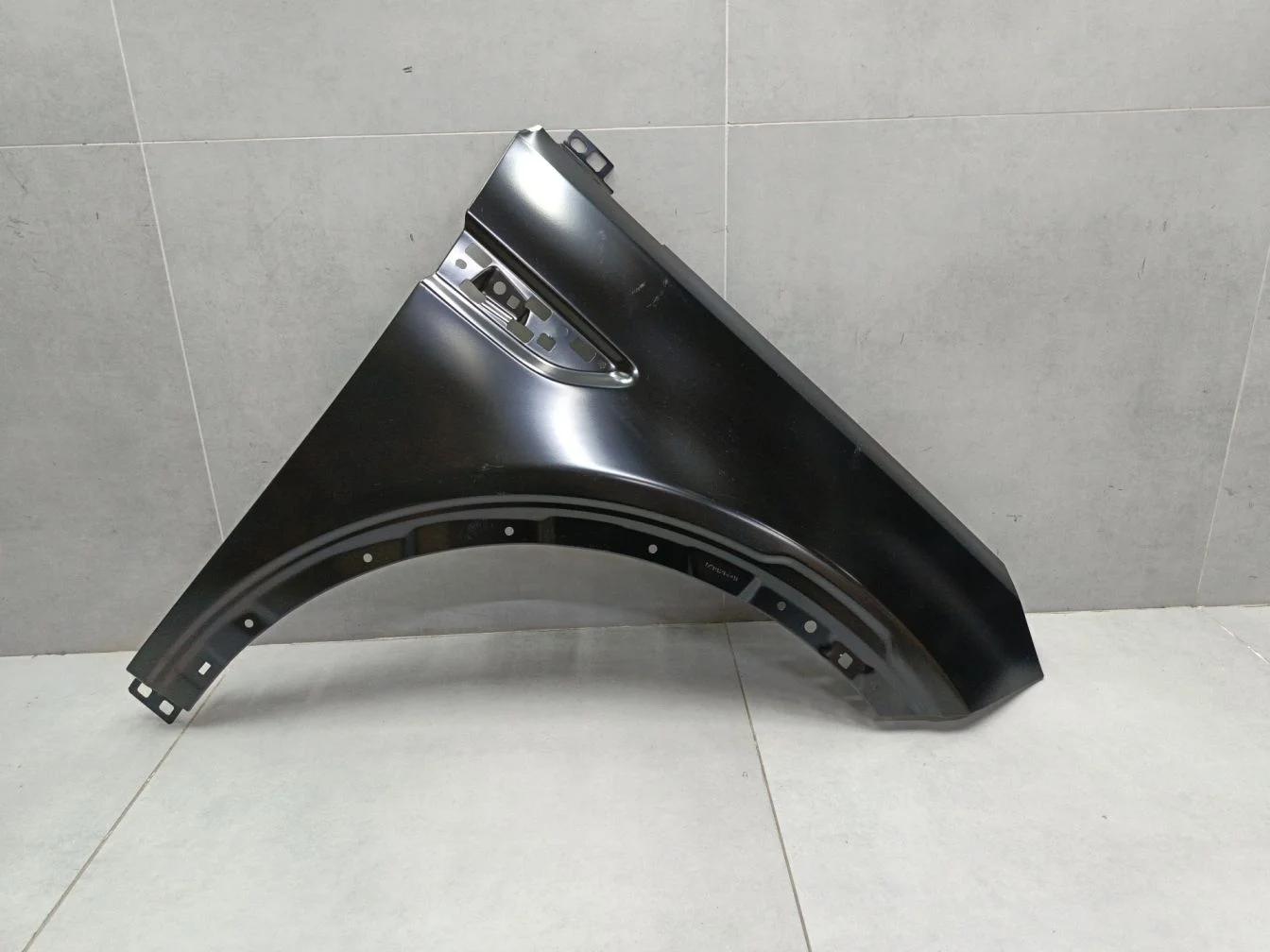 Крыло переднее правое для Land Rover Discovery Sport 2014-