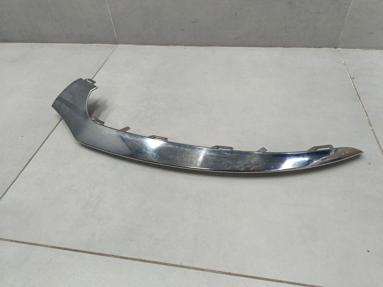 Накладка переднего бампера левая для Mercedes CLS-klasse W218 2010-2017