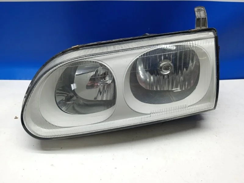Фара Mitsubishi Delica 2005 8301A052WA PA4W, левая