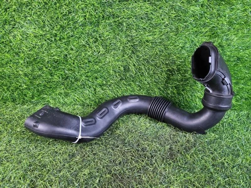 Патрубок воздушный Renault Captur 2013 165556691R J87 H5F