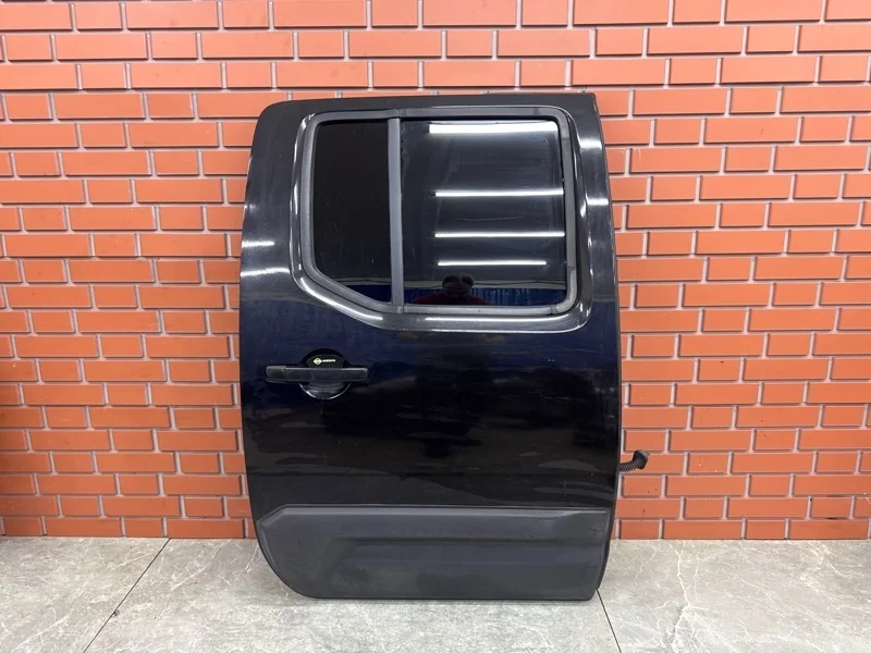 Дверь Nissan Navara 2006 82100EB332 D40 2.5 YD25DDTI, задняя правая