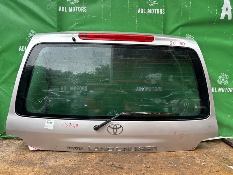 Крышка багажника Toyota Land Cruiser 1998-2007 670056A680 100