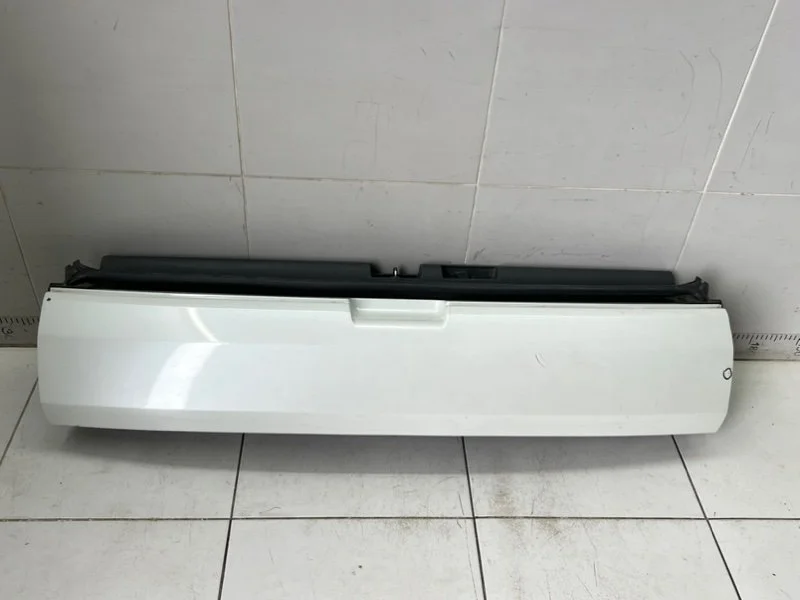 Дверь багажника нижняя Peugeot 3008 1 T84