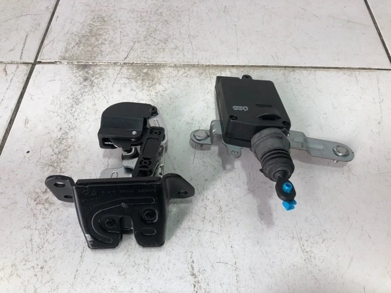 Замок багажника Hyundai Santa Fe 2