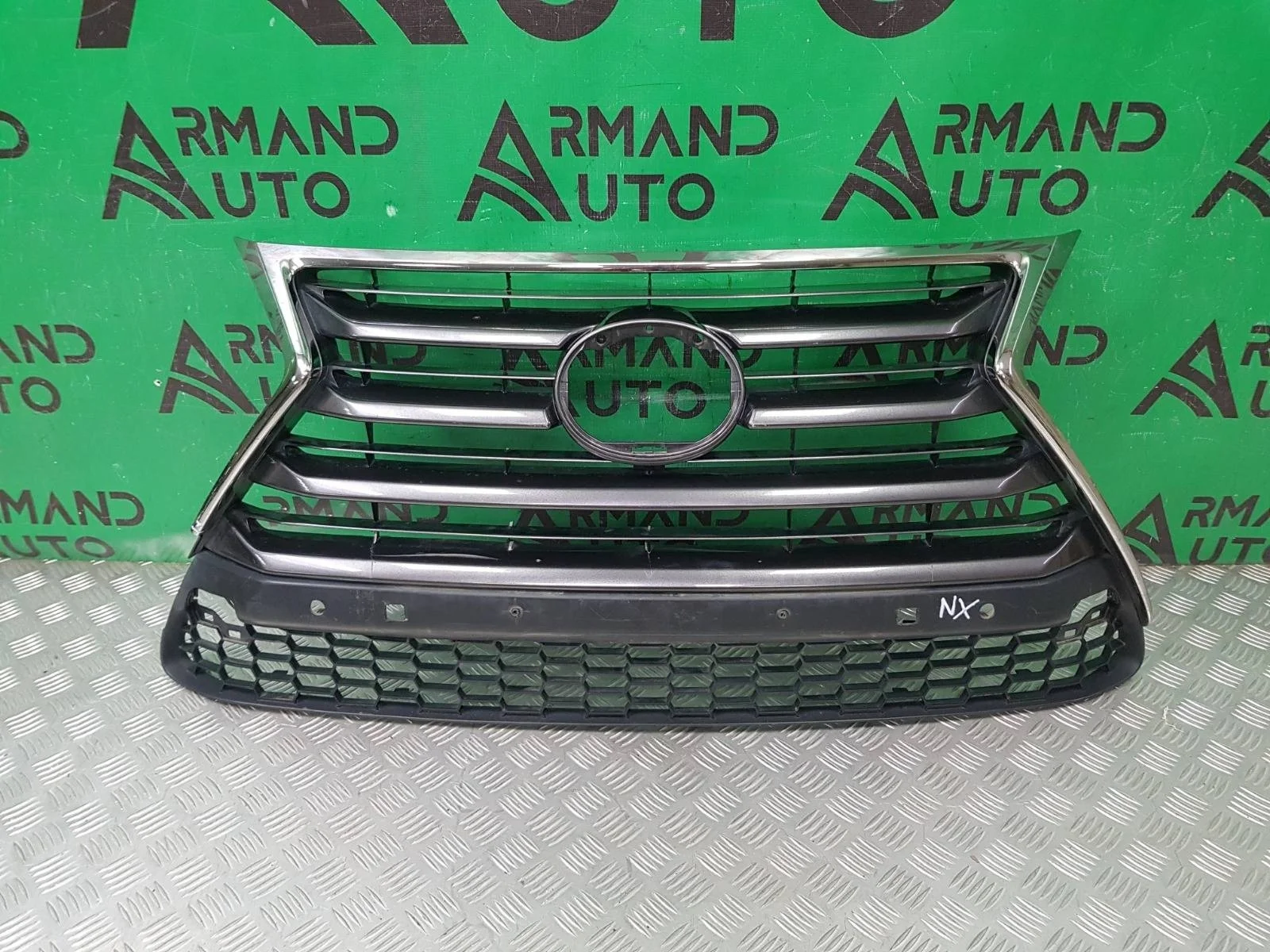 Решетка радиатора Lexus NX 2014-2017
