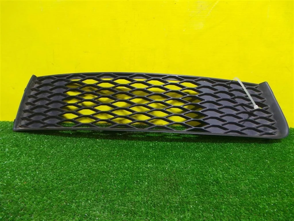 Решетка в бампер правая  Audi Q7 (4L) 2009 4L0807698 4613