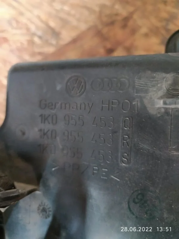 Бачок омывателя VOLKSWAGEN Golf 2010 5K1