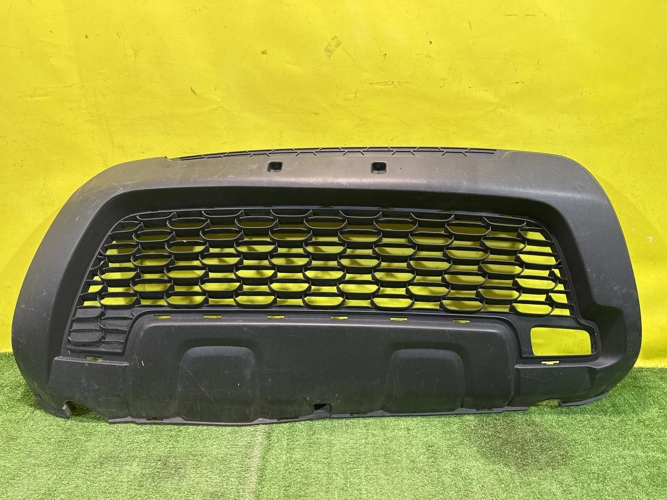Решетка в бампер нижняя  Renault Duster 2015 622542036R 40036