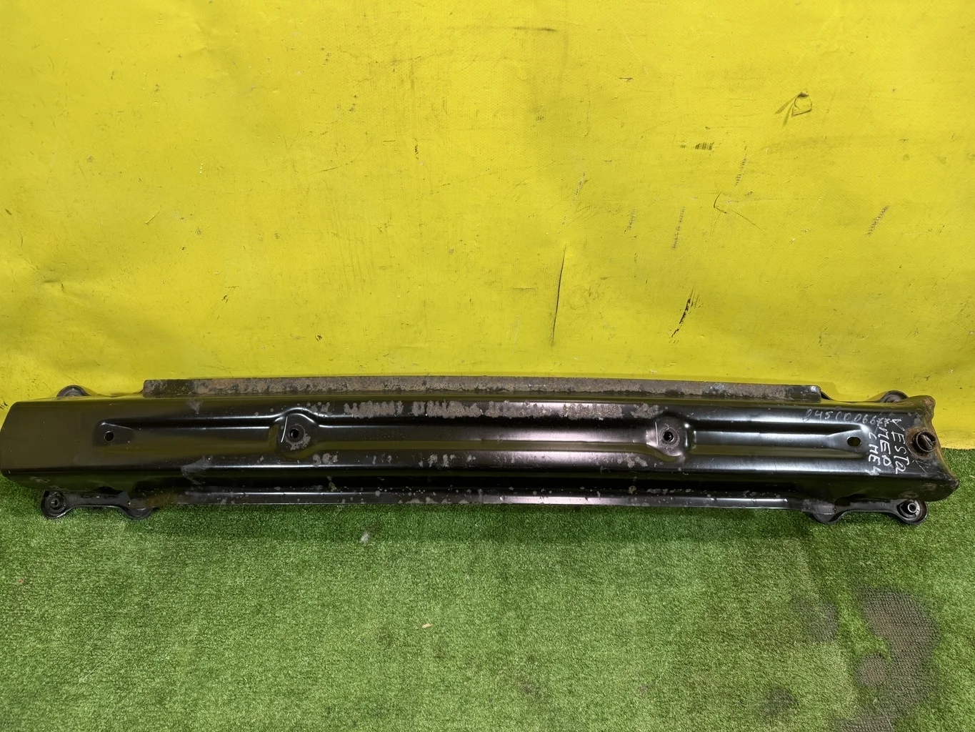 Усилитель переднего бампера  Lada Vesta 2015- 8450006677 42892