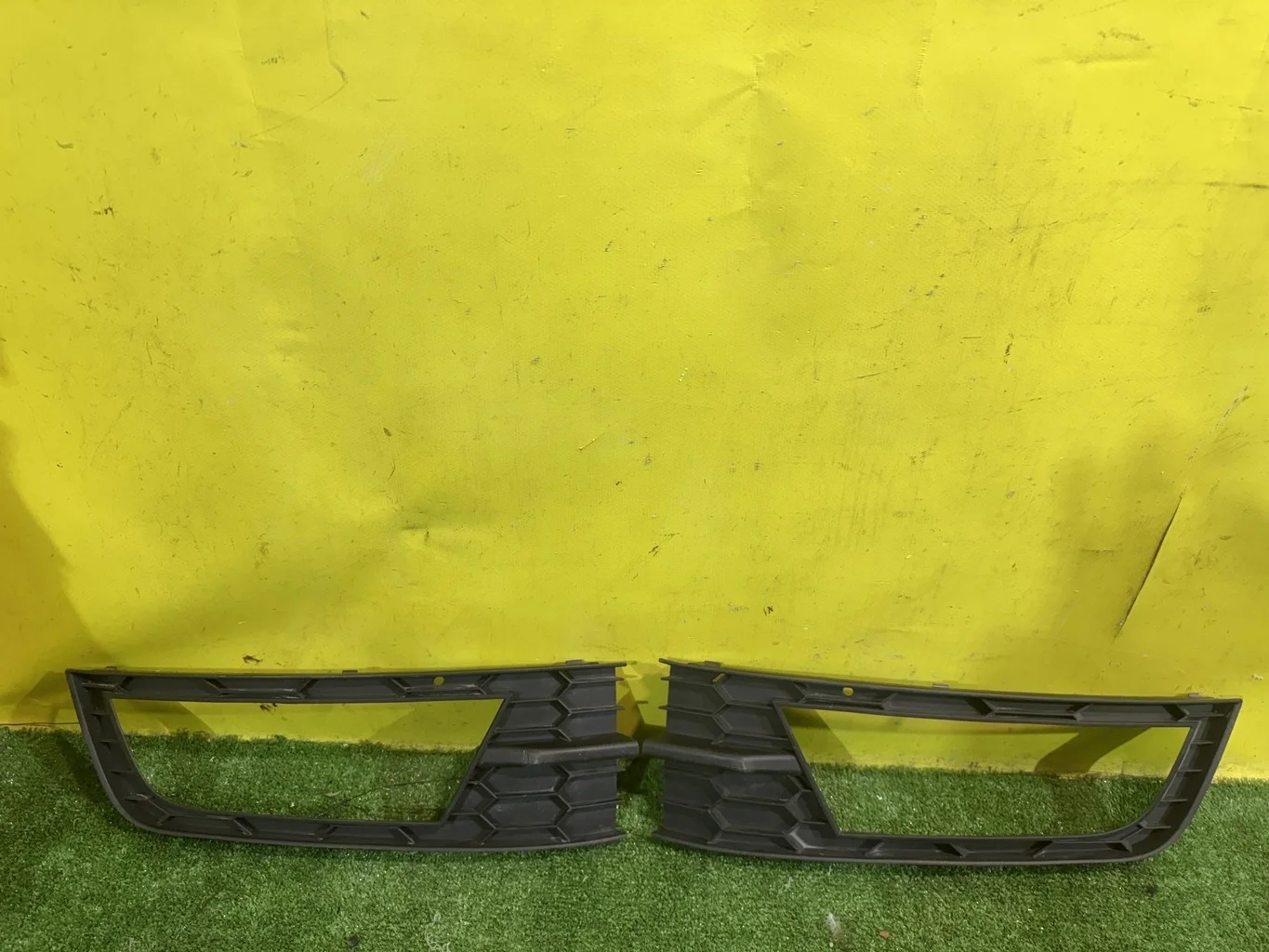 Решетка в бампер левая  Skoda  Octavia A7 2013 5E0807681 42991