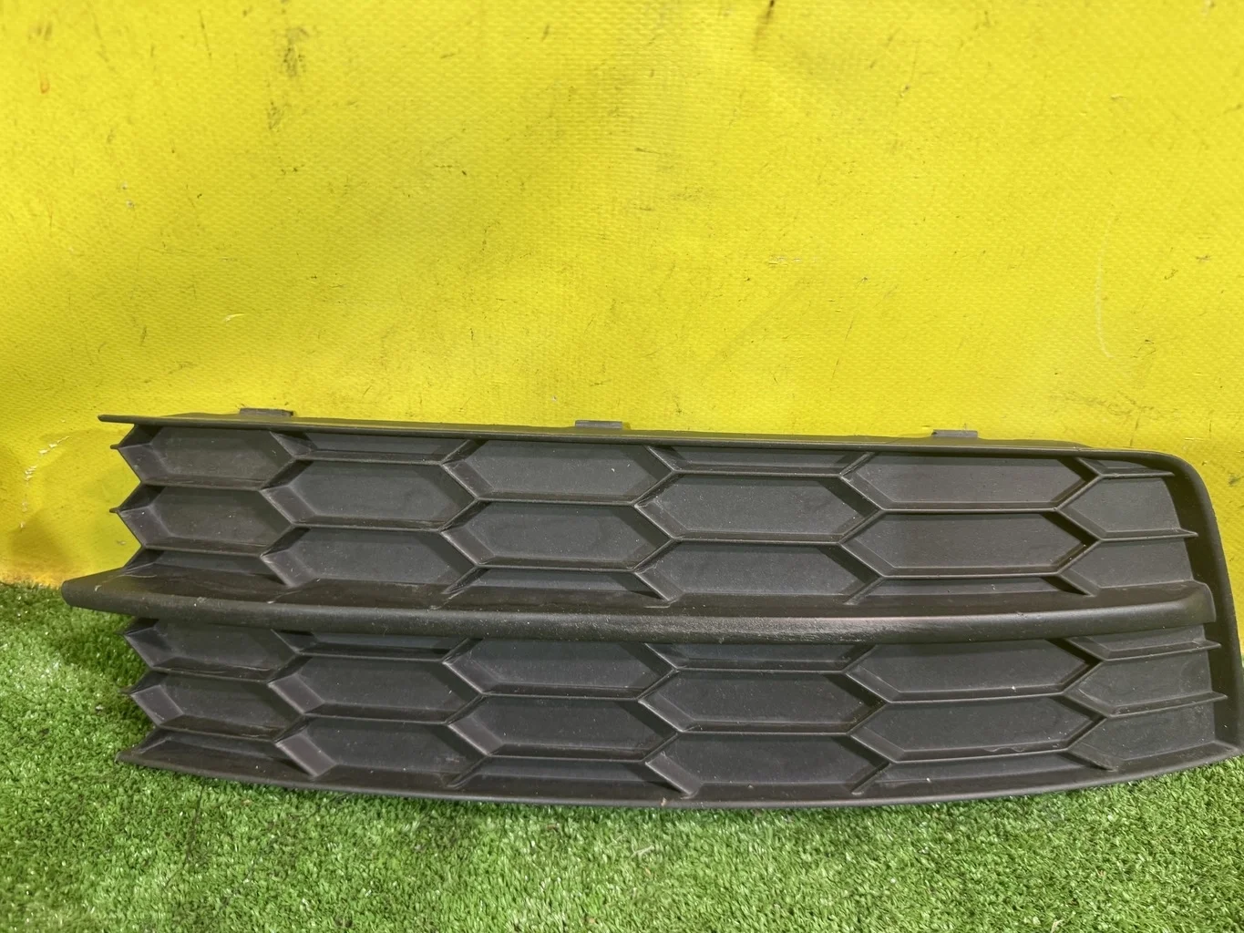 Решетка в бампер правая  Skoda  Rapid 2013 60U807368 42992