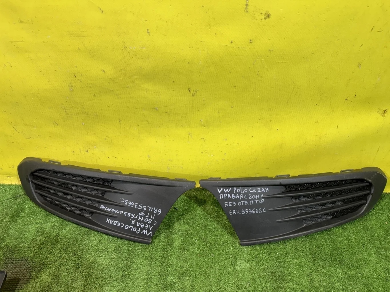 Решетка в бампер правая  Volkswagen  Polo (Sed RUS) 2011 6RU853666C 43000