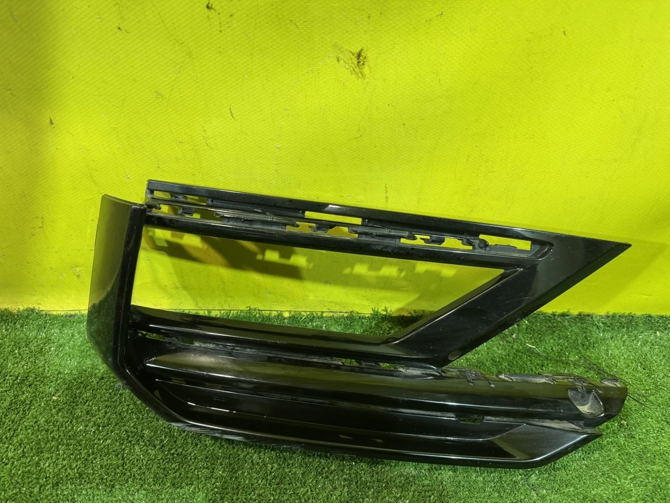 Накладка противотуманной фары  Volkswagen  Tiguan Mk2 2016 5NA853666E 43013