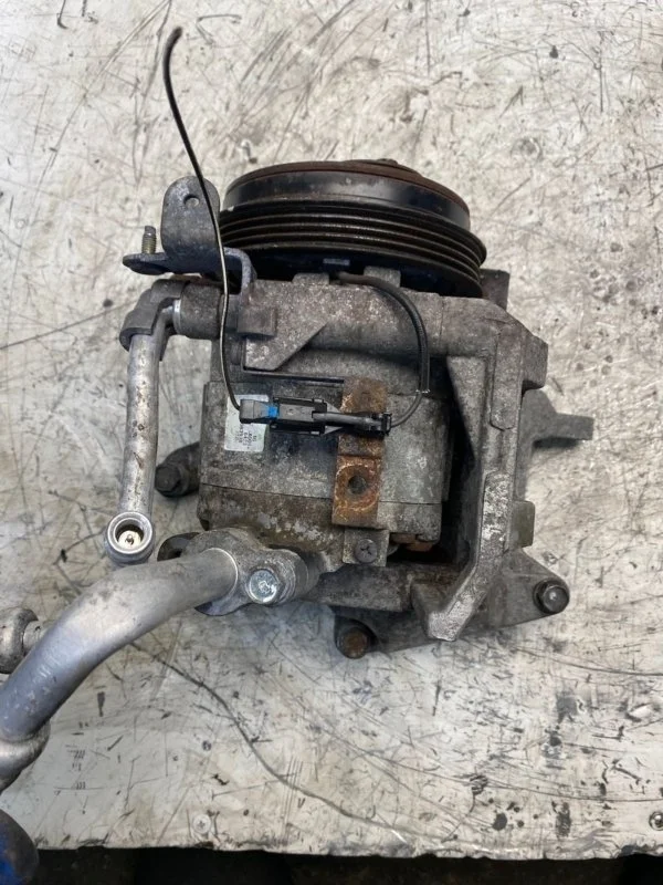 Компрессор кондиционера Subaru Forester 73111FG000 EJ204