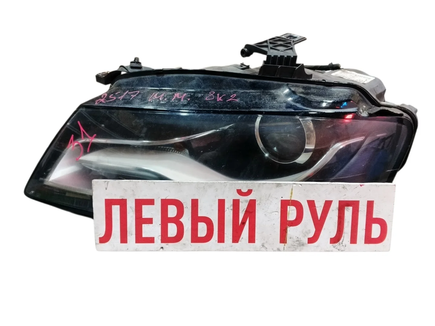 Фара Audi A4 2011 8K2