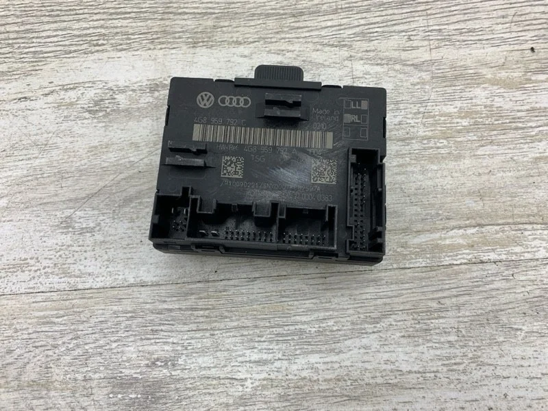 Блок управления дверьми AUDI A6 2011 4G8959792D СЕДАН CLAB, передний правый