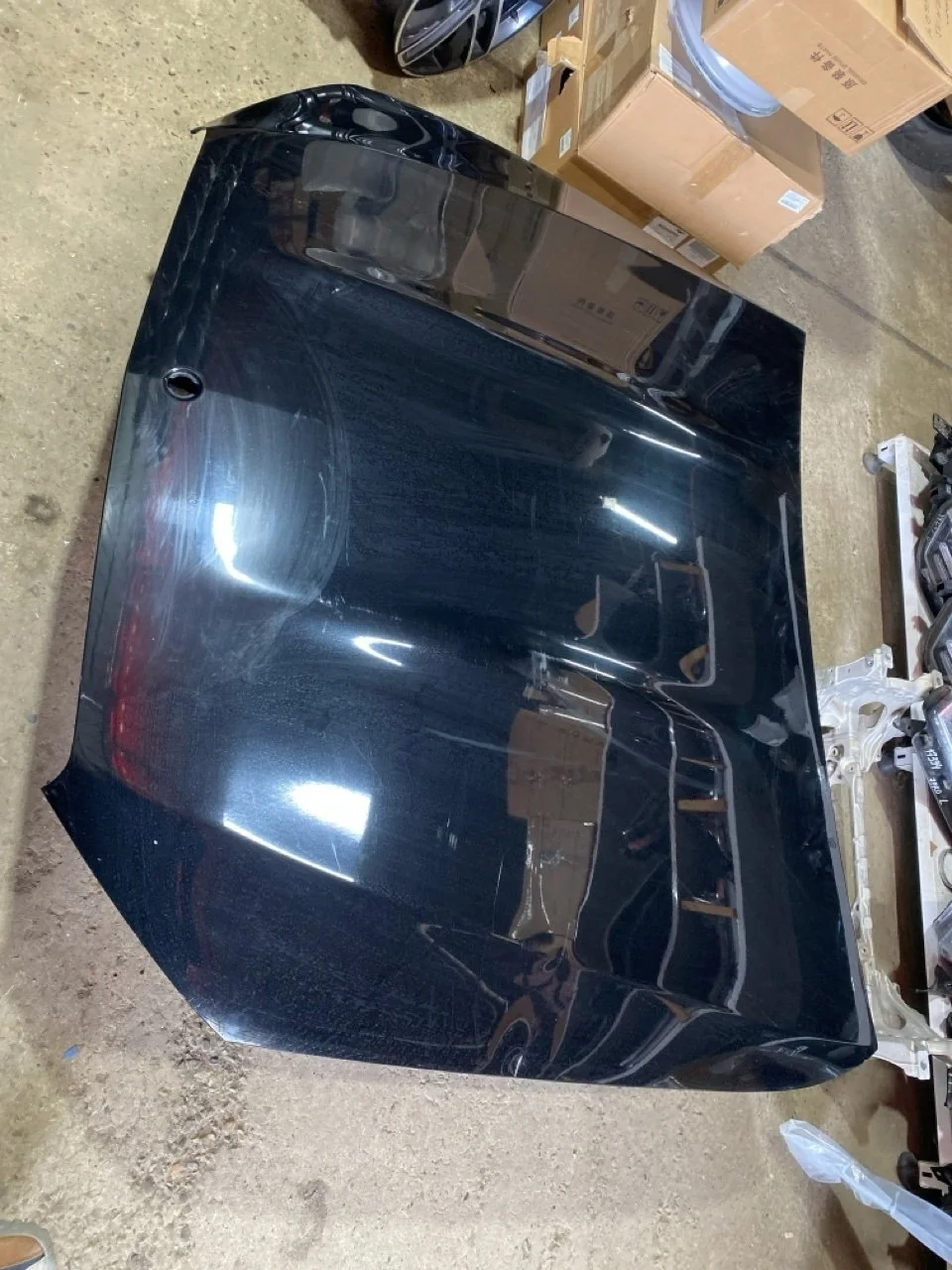 Капот Mercedes E 2024 A2388800100, передний