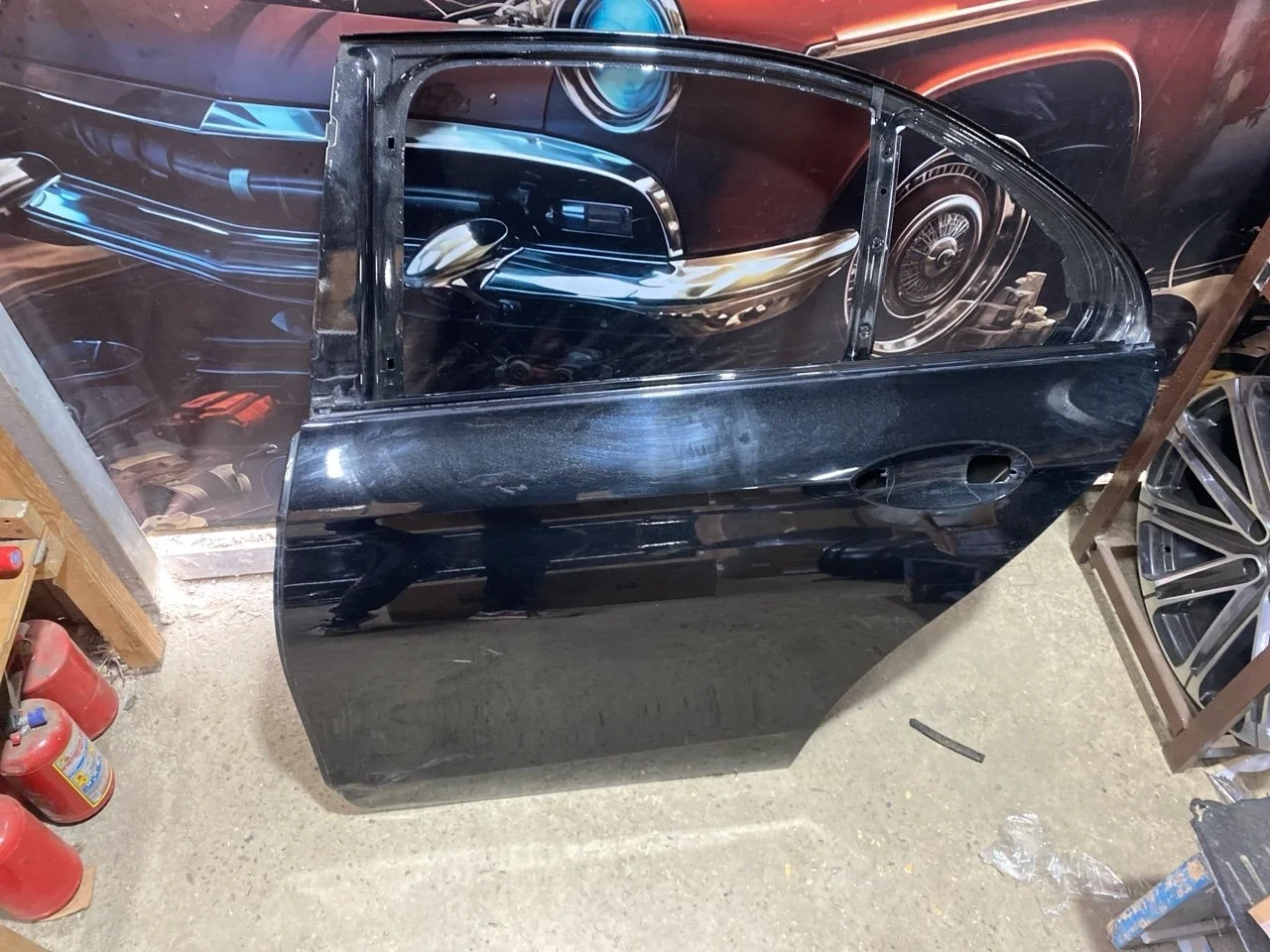 Дверь Mercedes E 2024 A2137300105, задняя левая