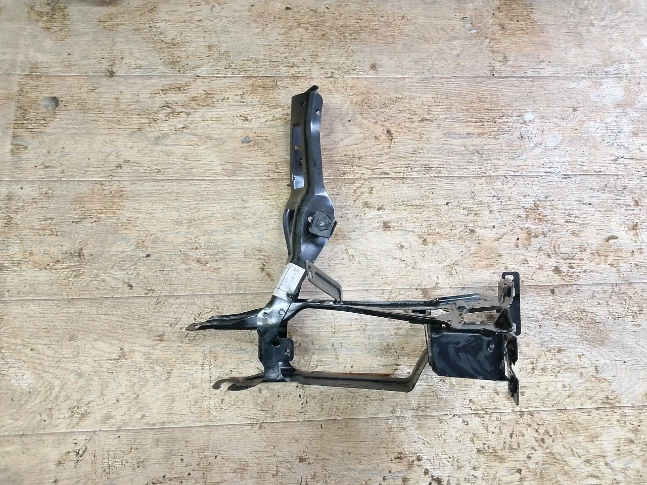 Кронштейн фары BMW X3 2017-2021 51647400114 G01, передний правый