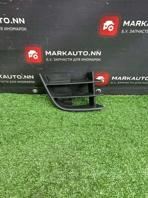 Решетка радиатора Skoda Fabia 2 2013 5J0853666A 1.2 CGP МКПП, правая