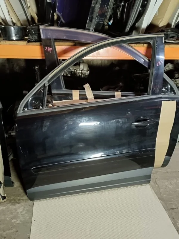 Дверь Volkswagen Tiguan 2009 5N1