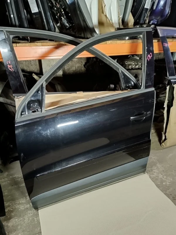 Дверь Volkswagen Tiguan 2010 5N1