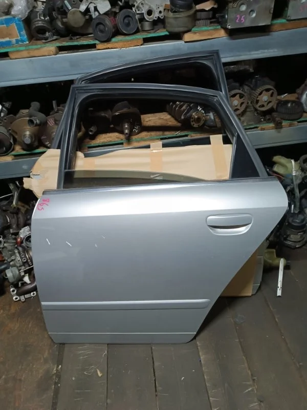 Дверь Audi A4 2003 8E2