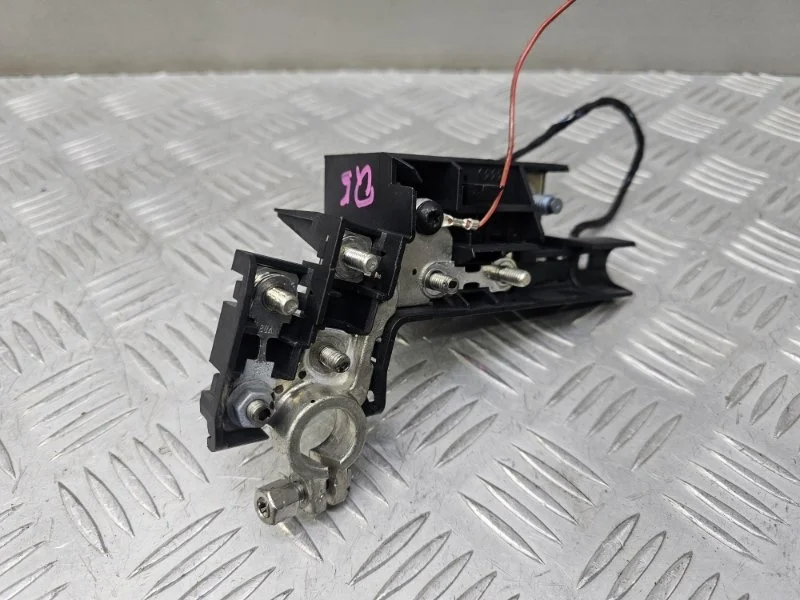 Клемма плюсовая Audi Q5 8R