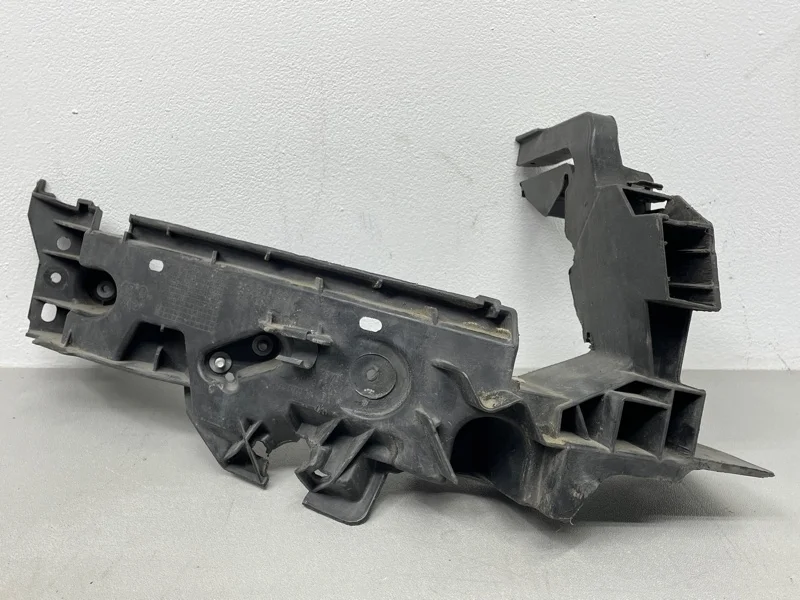 Крепление фары Audi Q5 8R