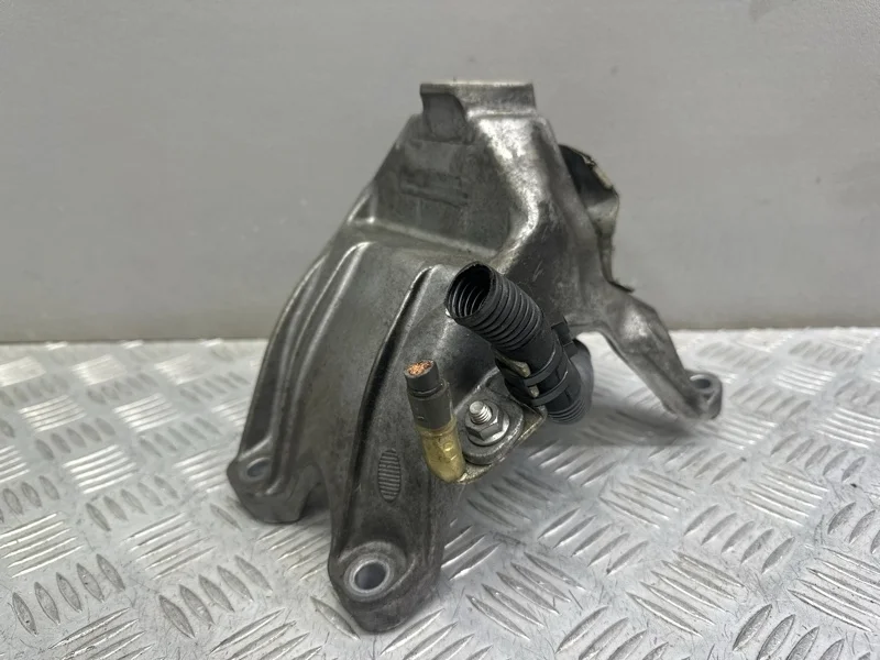 Крепление двигателя Audi Q5 8R