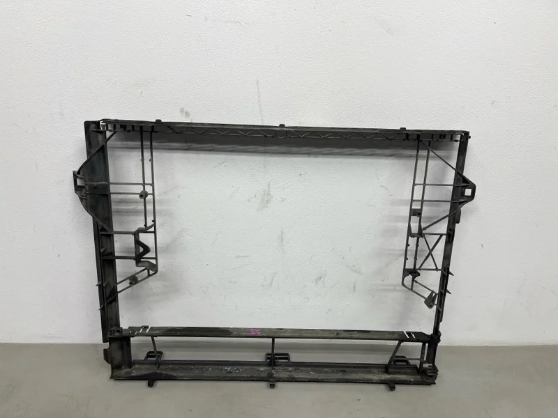 Рамка радиатора Volkswagen Touareg 7P