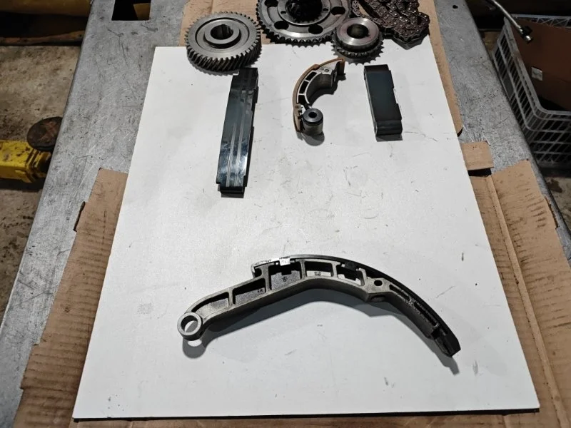 Успокоитель цепи грм Nissan Pathfinder