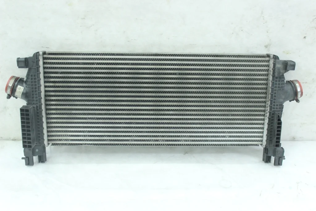 Радиатор интеркулера АКПП б/у Opel Astra J