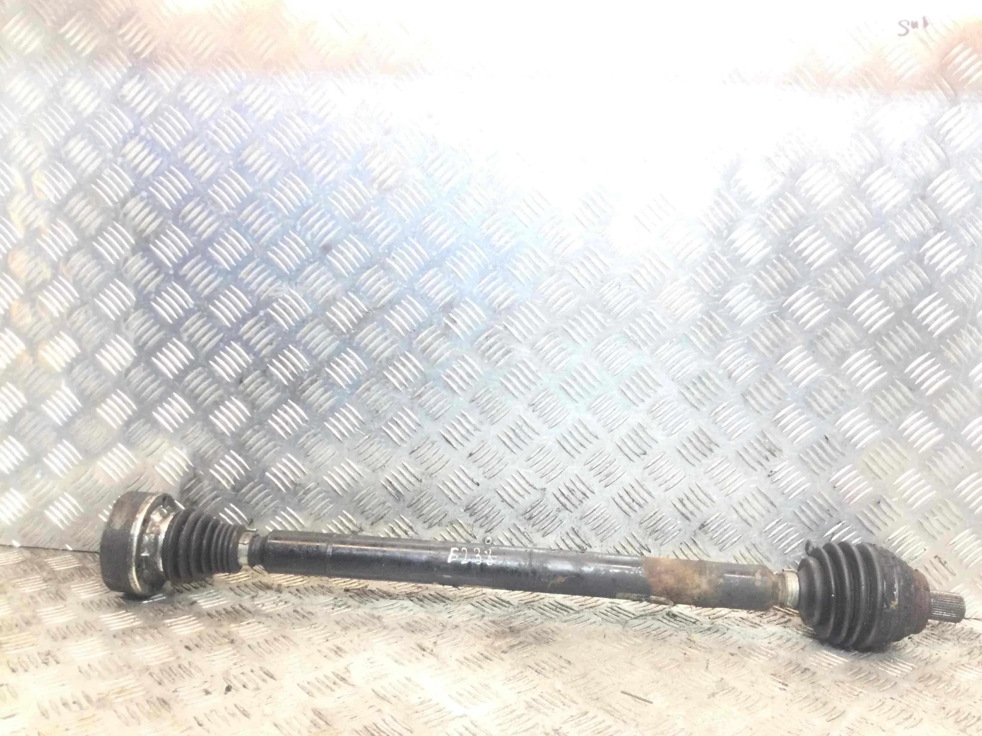 Полуось передняя правая (приводной вал, ШРУС) Volkswagen Passat B6 (2005-2010) дизель 1.9 TDI Механика Седан