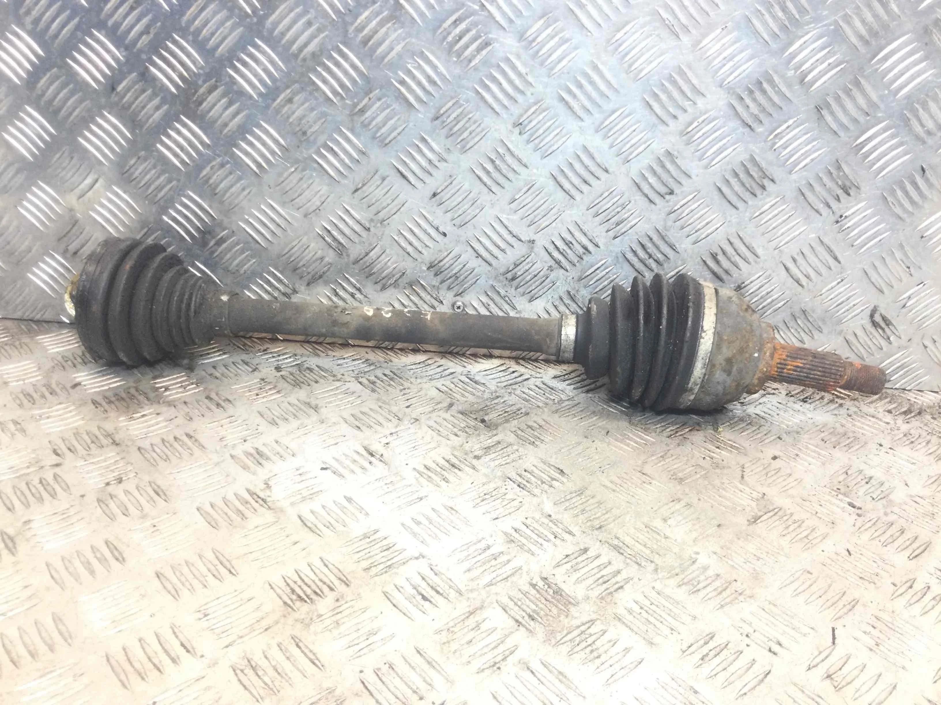 Полуось передняя левая (приводной вал, ШРУС) Renault Trafic 2 поколение [рестайлинг] (2006-2014) дизель 2.0 DCI Механика Микроавтобус