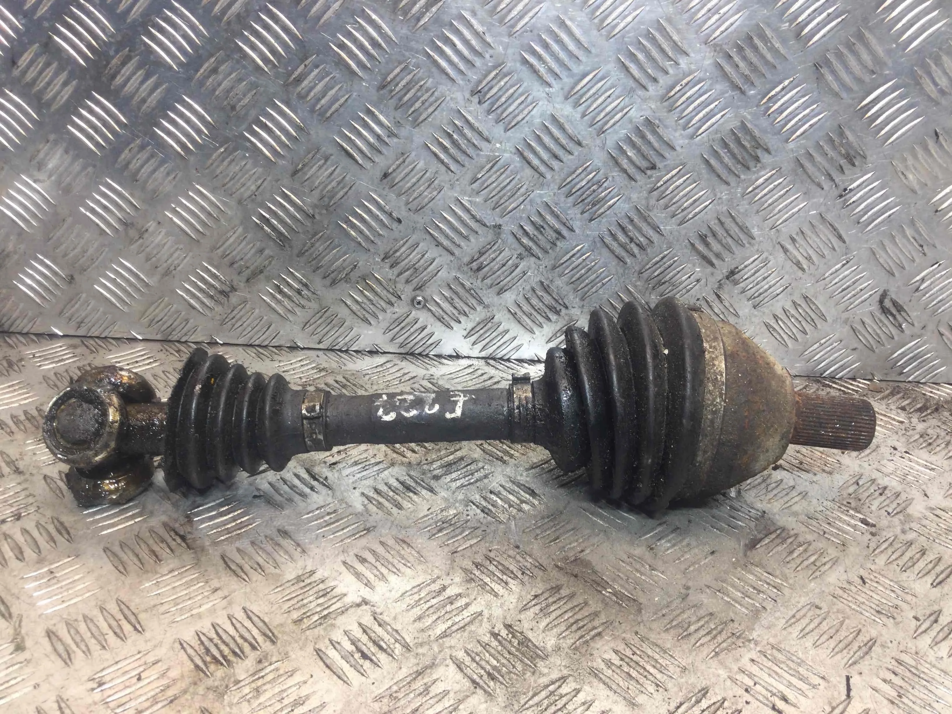 Полуось передняя левая (приводной вал, ШРУС) Land Rover Freelander 2 поколение (2006-2010) дизель 2.2 TD Механика Внедорожник