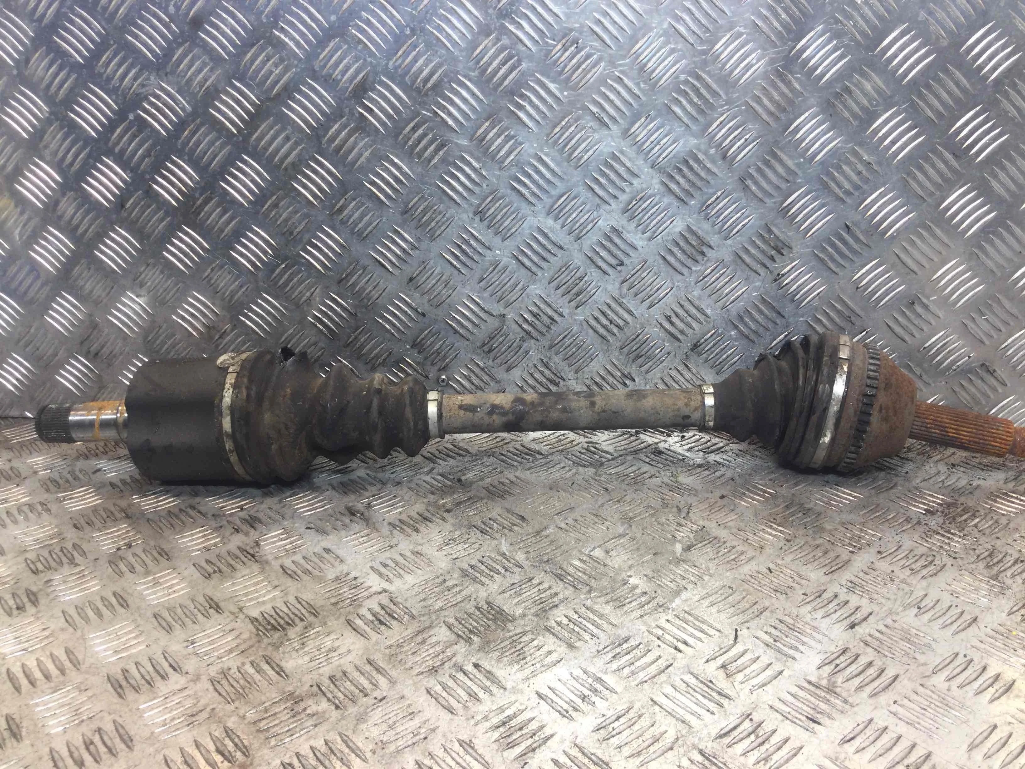 Полуось передняя левая (приводной вал, ШРУС) Ford Transit 3 поколение [рестайлинг] (2006-2013) дизель 2.2 TDCi Механика Микроавтобус