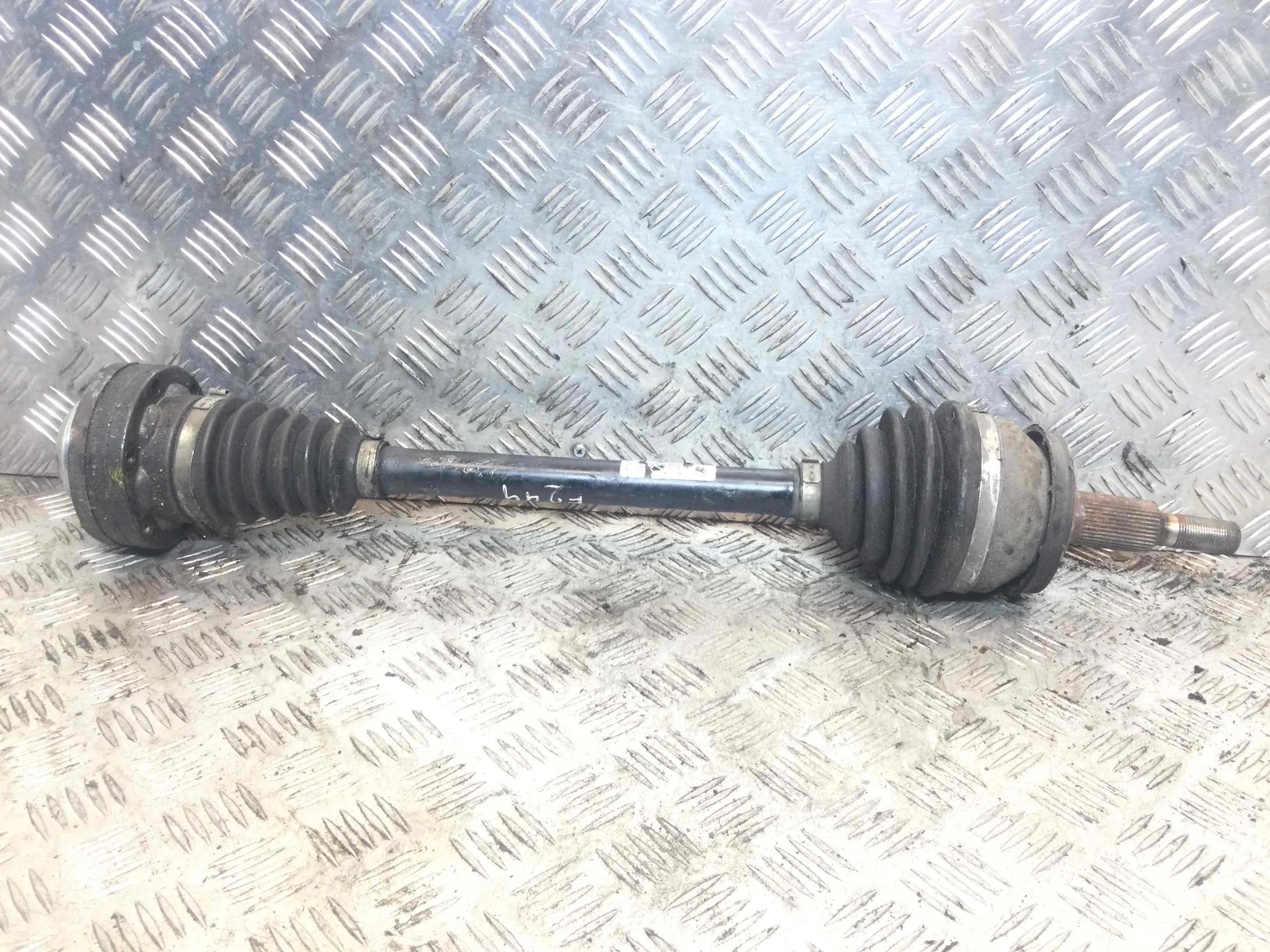 Полуось передняя левая (приводной вал, ШРУС) Volkswagen Transporter T5 2010 - 2016 дизель 2.0 TDI Механика Микроавтобус