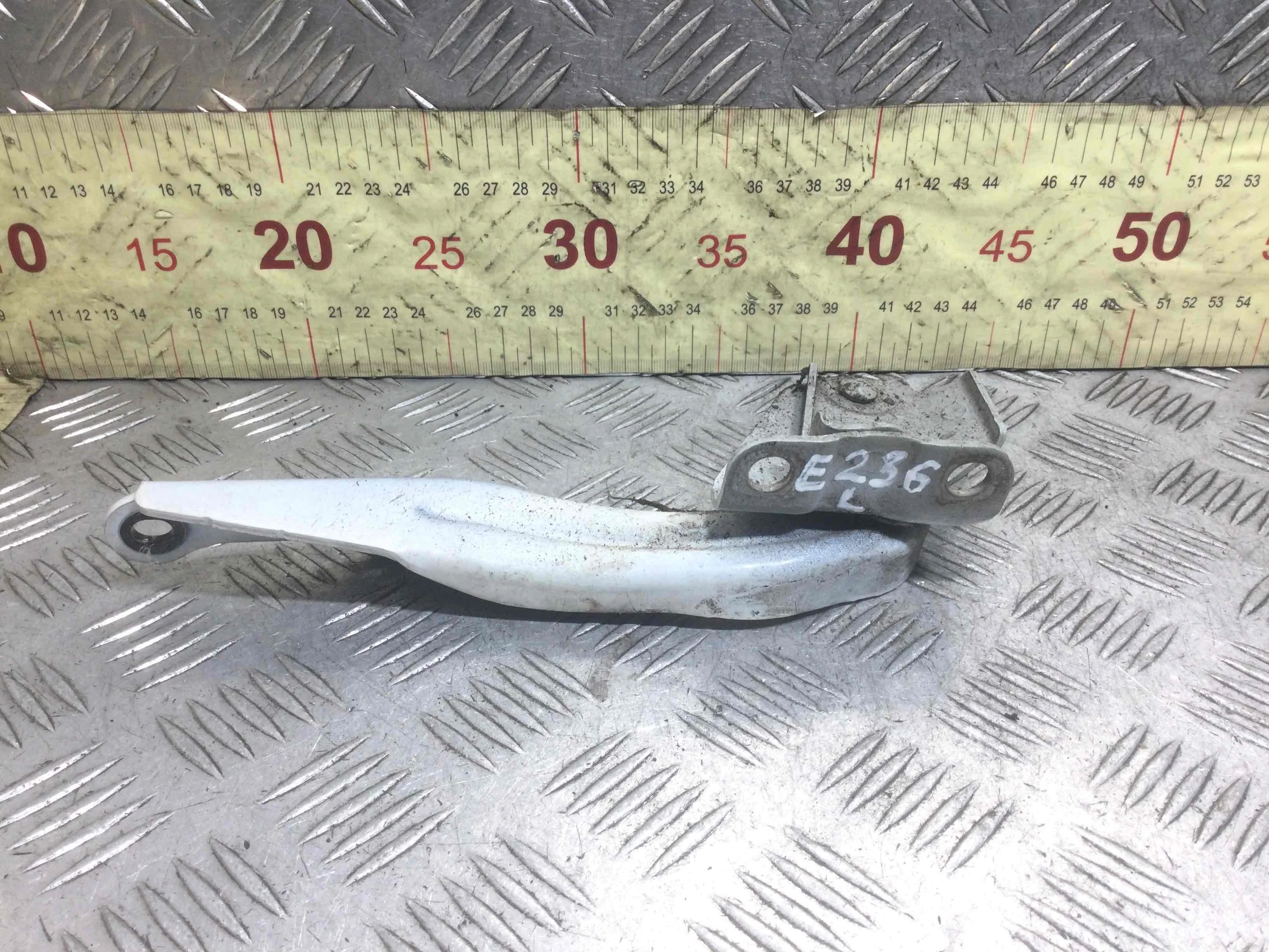 Петля капота левая Subaru Forester SJ (2012-2015) дизель 2.0 TD Механика Кроссовер