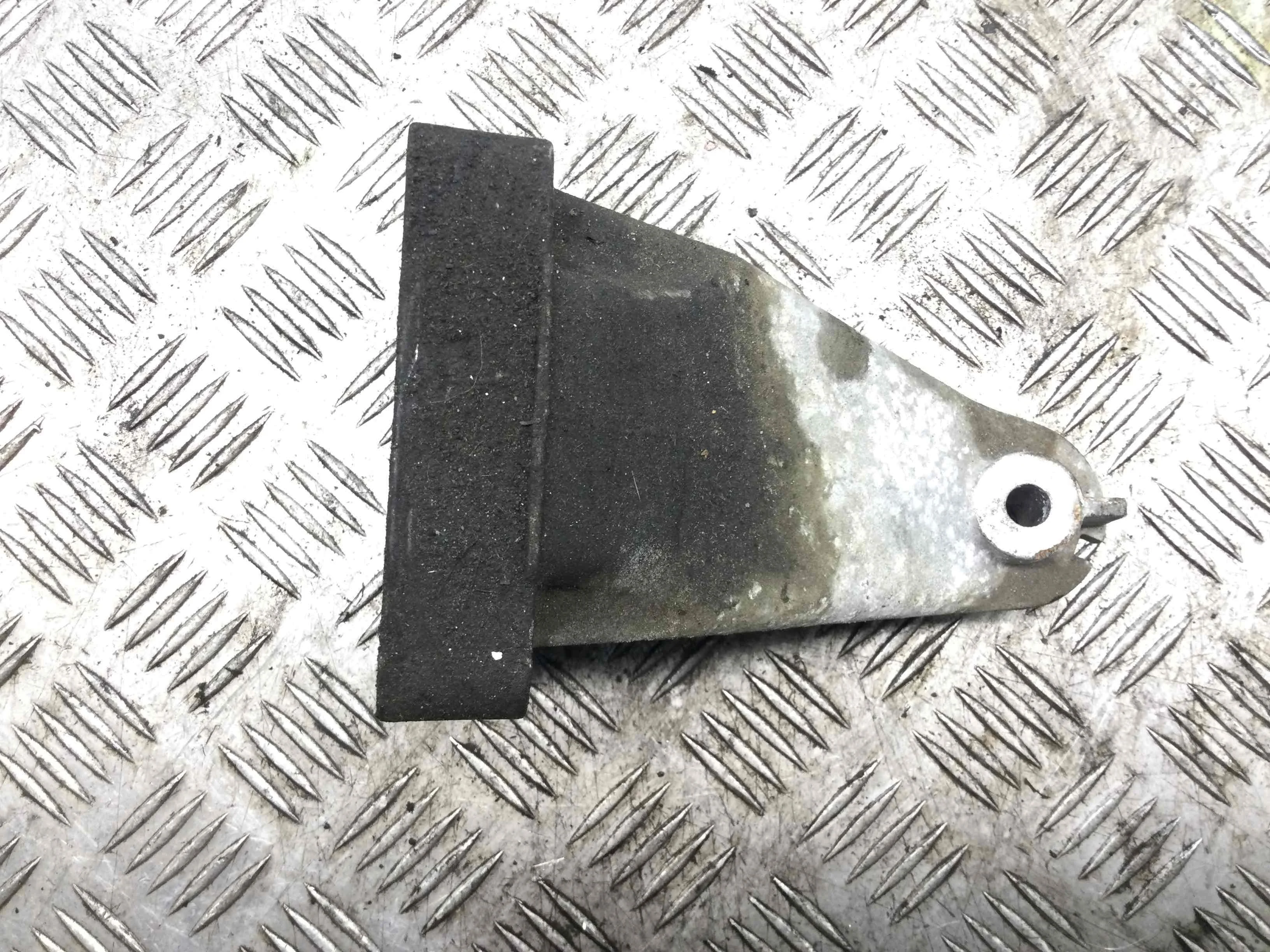 Кронштейн двигателя Mercedes C-klasse W204/S204 (2007-2012) бензин 1.8 i Автомат Купе