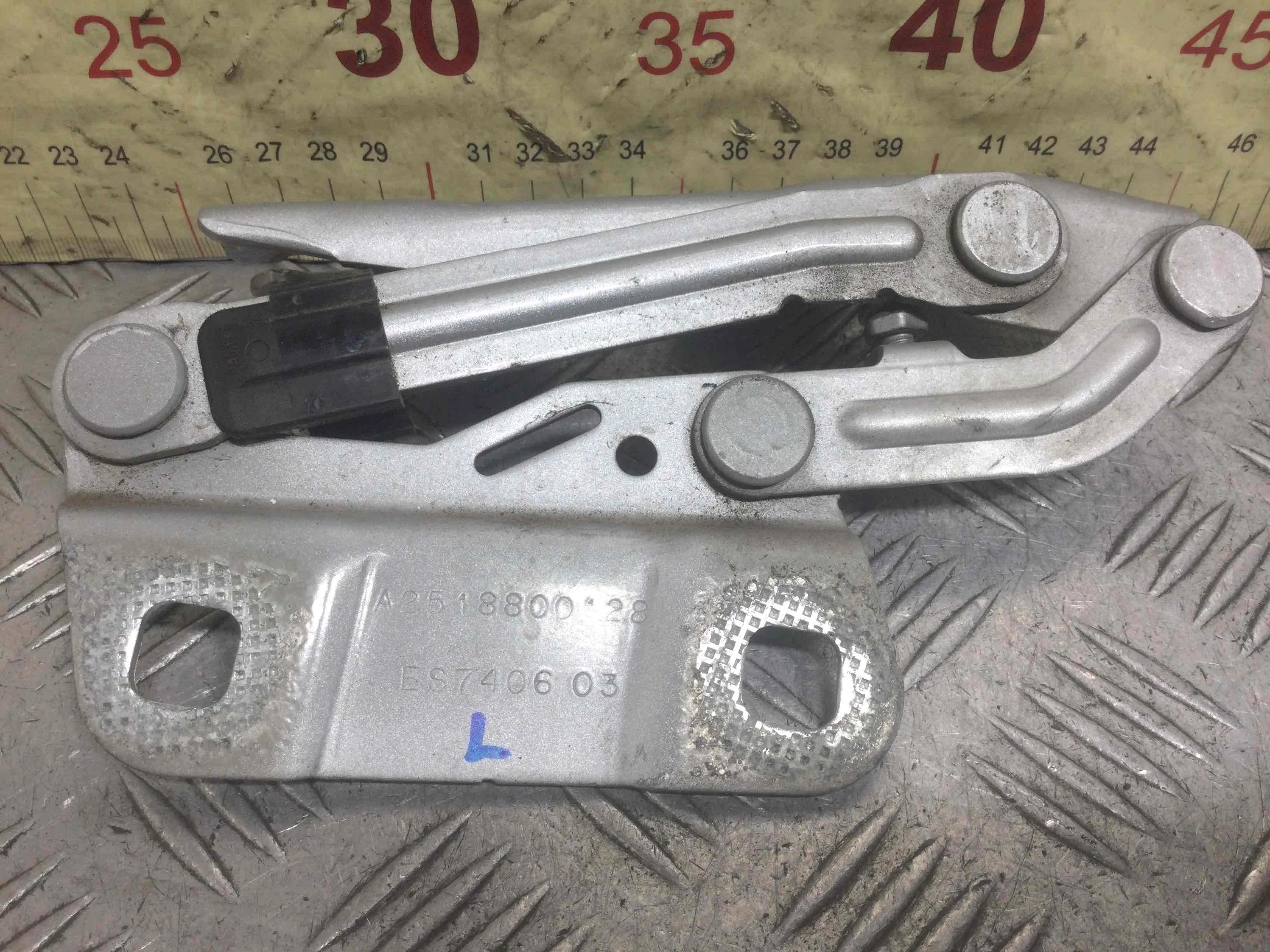 Петля капота левая Mercedes GL X164 (2006-2009) дизель 4.0 CDI Автомат Внедорожник