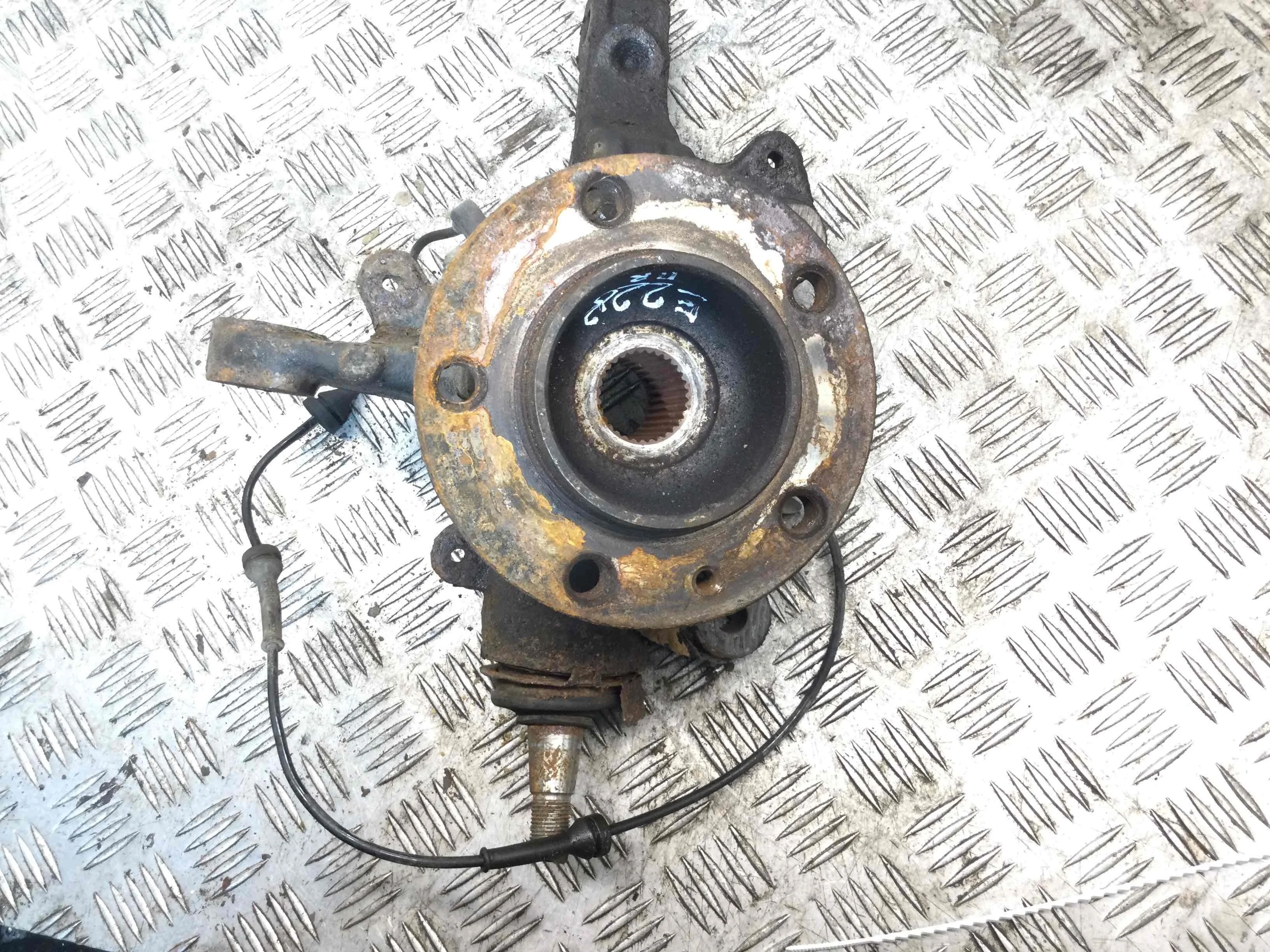 Ступица передняя правая Renault Master 3 поколение [рестайлинг] (2014-2024) дизель 2.3 DCI Механика Микроавтобус