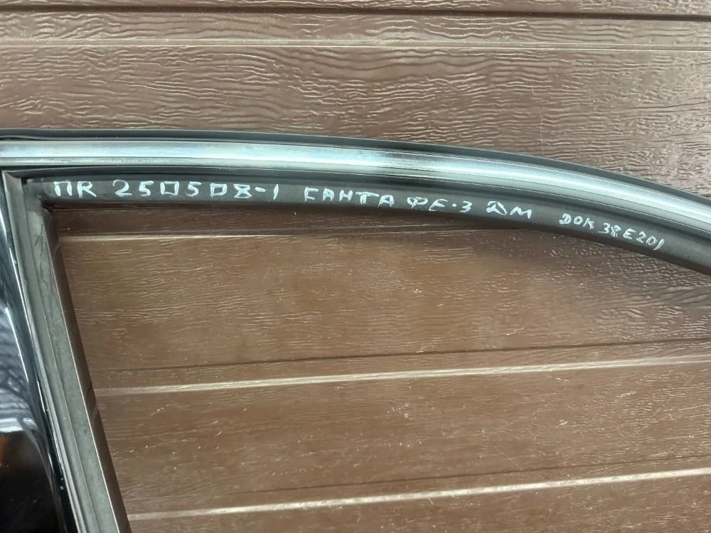 Уплотнительная резинка вокруг стекла двери Hyundai Santa Fe III (2012—2016)