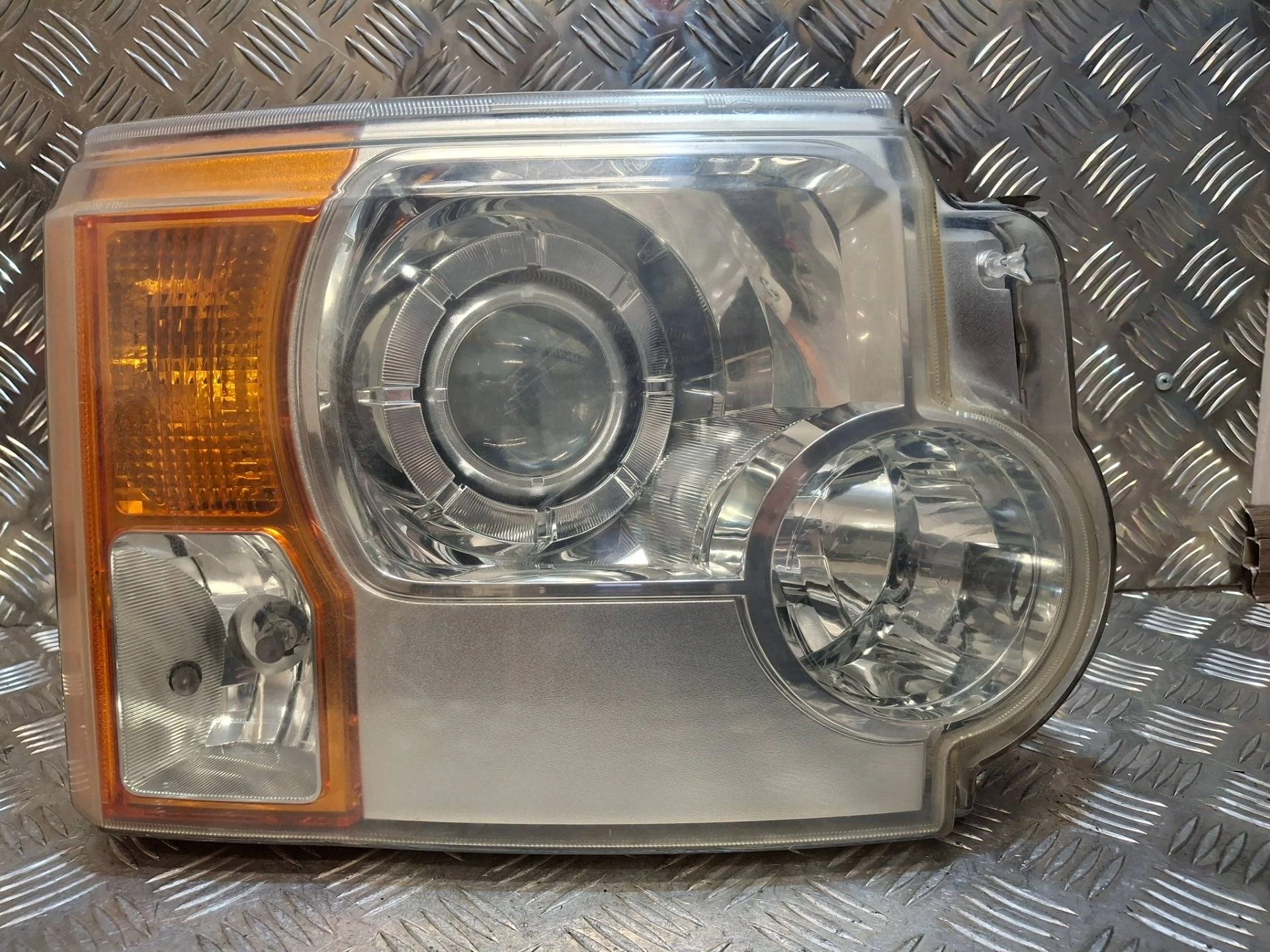 фара правая Land Rover Discovery 3 L319