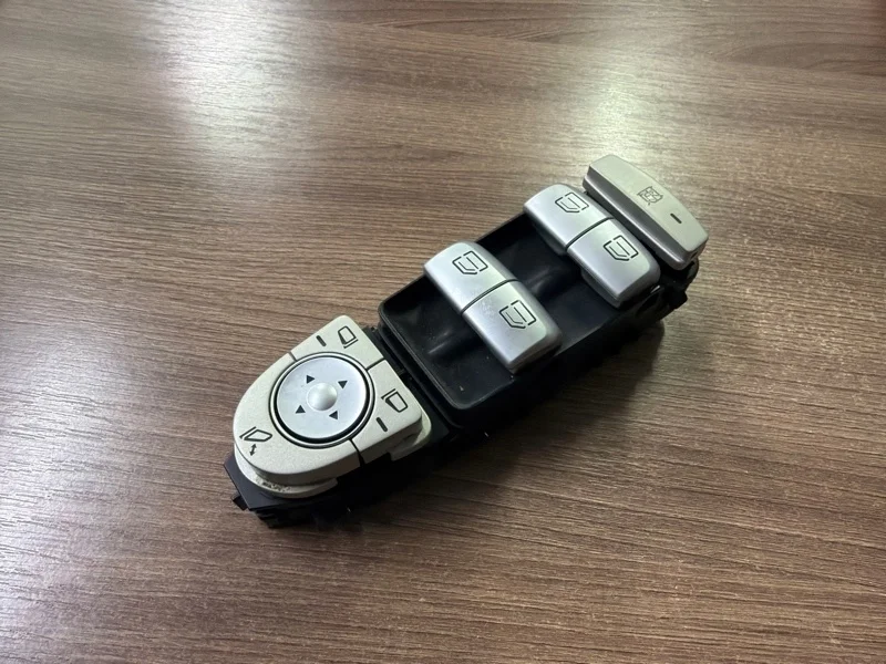 Блок управления стеклоподъемниками Mercedes A2139054803