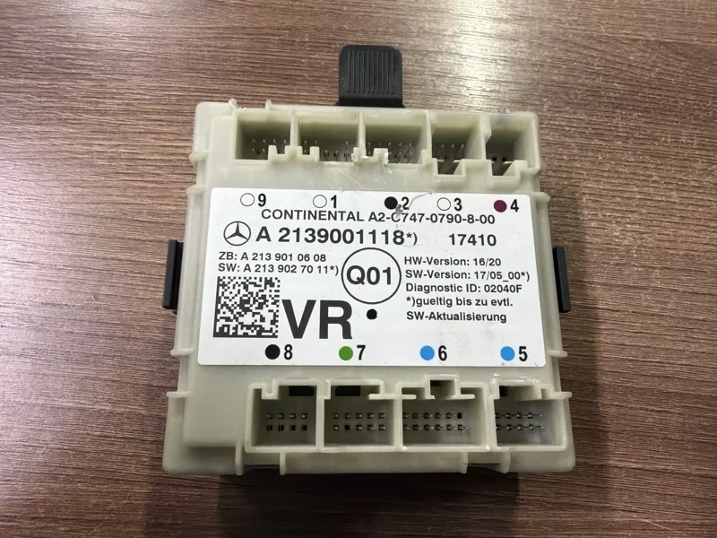 Блок управления дверьми Mercedes A2139001118